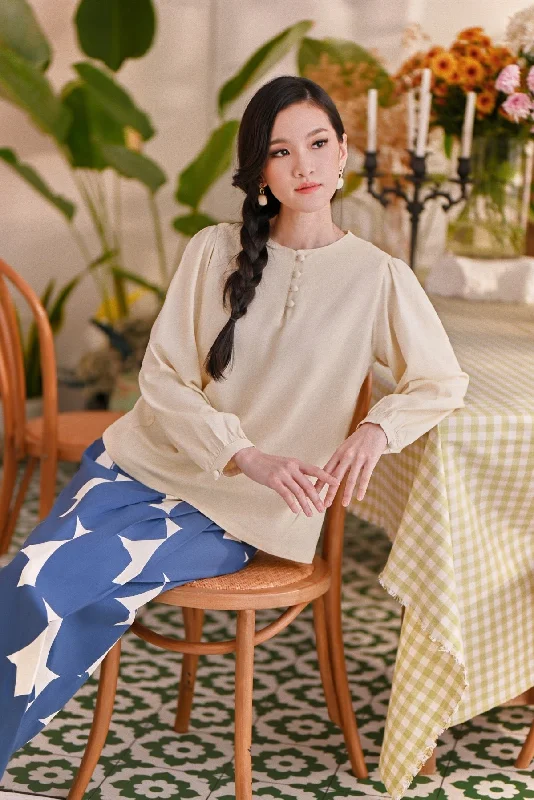 The Sarang Women Princess Blouse - Cream Sweetheart Neck Blouse