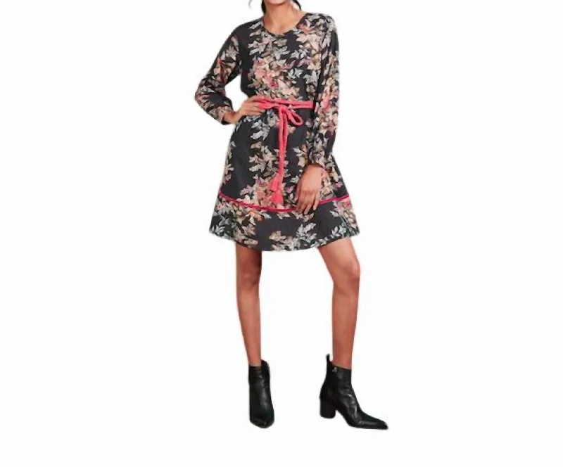 Dorotea Short Mini Dress In Black Germaine Cozy Sweater Mini Dress
