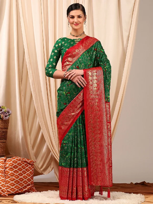 Women's Cotton Blend Green Printed Designer Saree With Blouse Piece Puff Sleeve Blouse