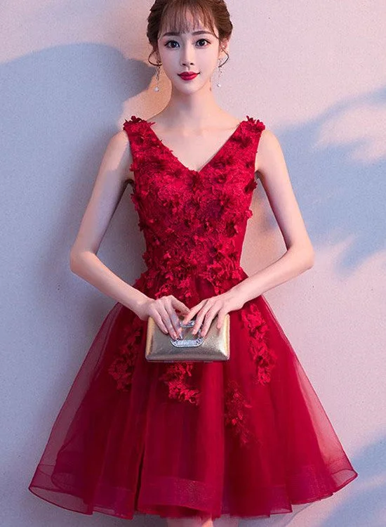 Wine Red V-neckline Tulle Party Dress with Applique, Short Homecoming Dress Crew Neckline Sporty